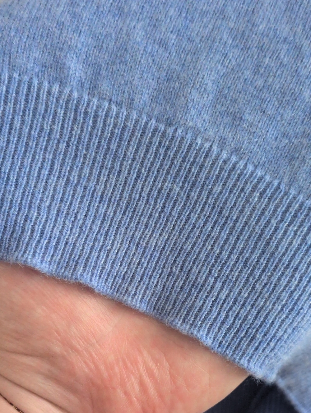 Tahari V-Neck Cashmere Sweater in Light Blue Periwinkle Size Medium - Picture 6 of 7